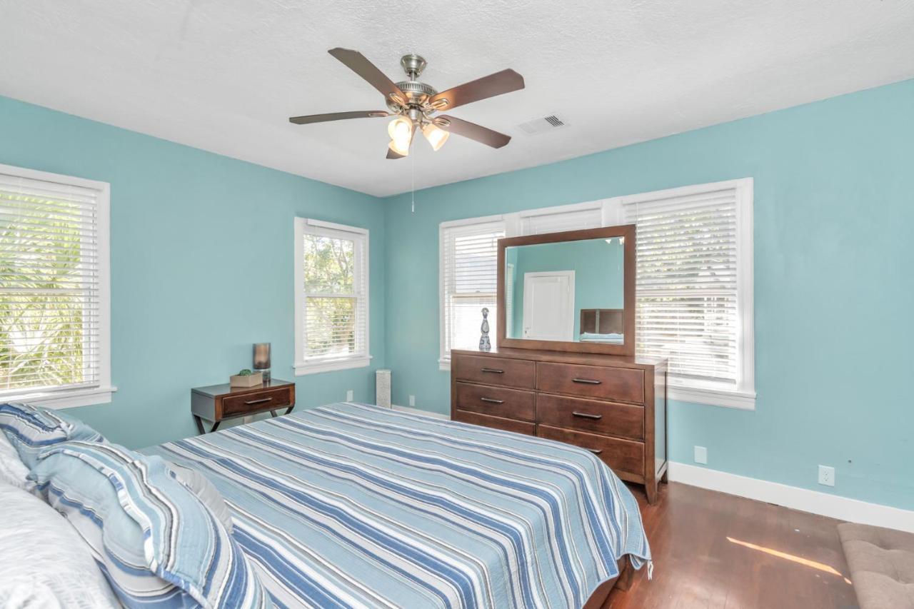 2 Kitchens,2 Living Rooms,4 Bedrooms-Close To All! Galveston Exterior photo