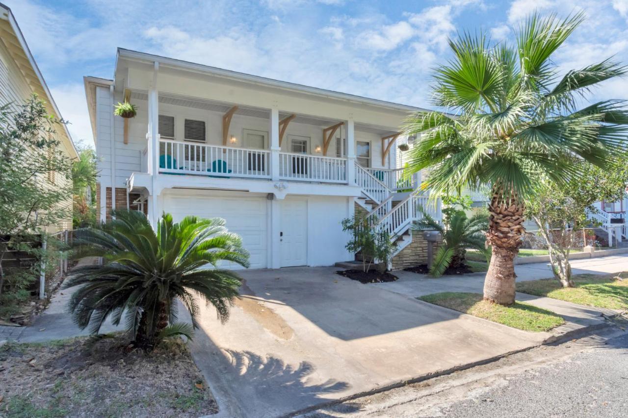 2 Kitchens,2 Living Rooms,4 Bedrooms-Close To All! Galveston Exterior photo