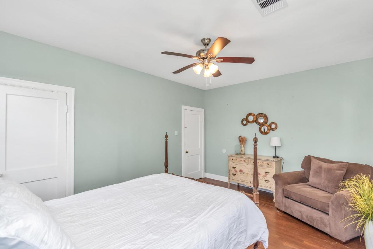 2 Kitchens,2 Living Rooms,4 Bedrooms-Close To All! Galveston Exterior photo