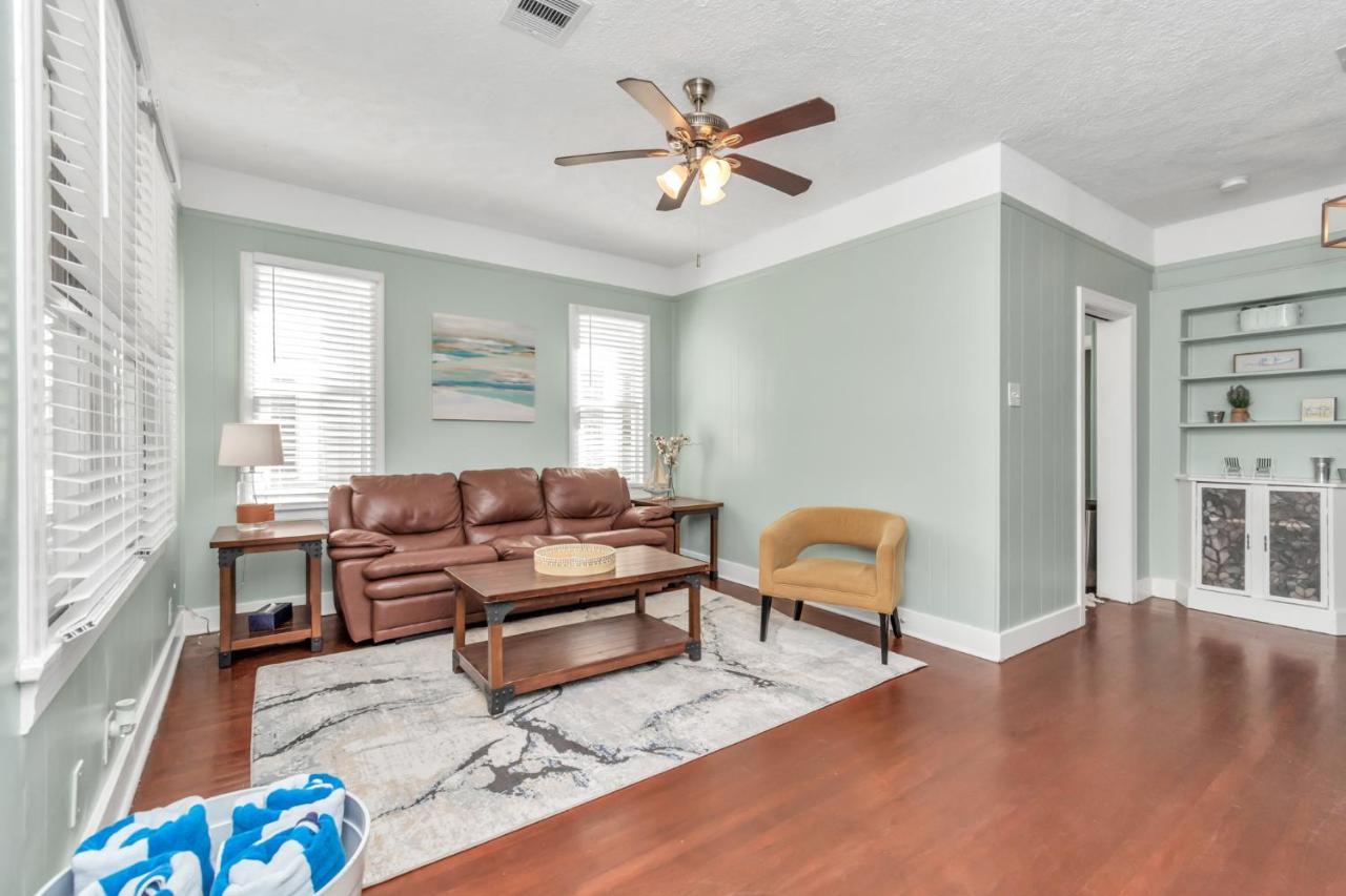 2 Kitchens,2 Living Rooms,4 Bedrooms-Close To All! Galveston Exterior photo
