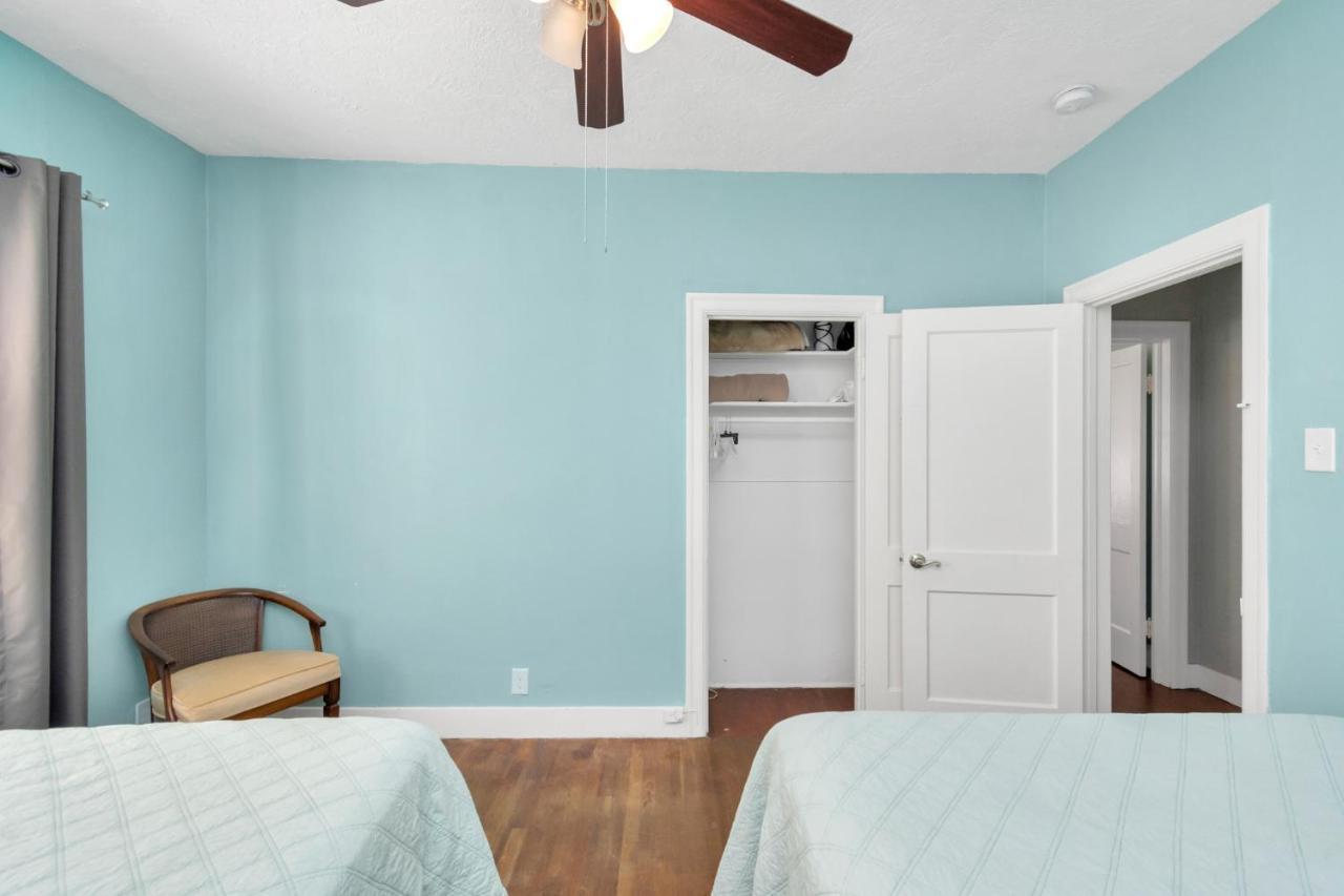 2 Kitchens,2 Living Rooms,4 Bedrooms-Close To All! Galveston Exterior photo
