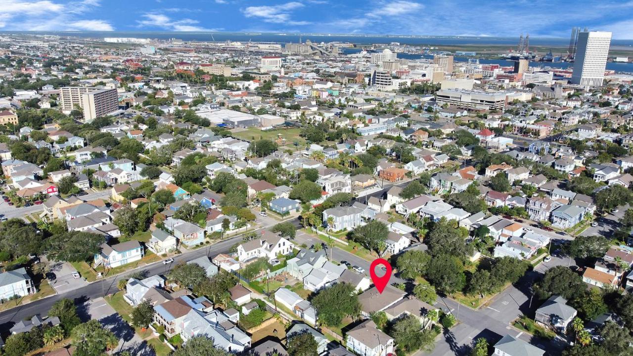 2 Kitchens,2 Living Rooms,4 Bedrooms-Close To All! Galveston Exterior photo