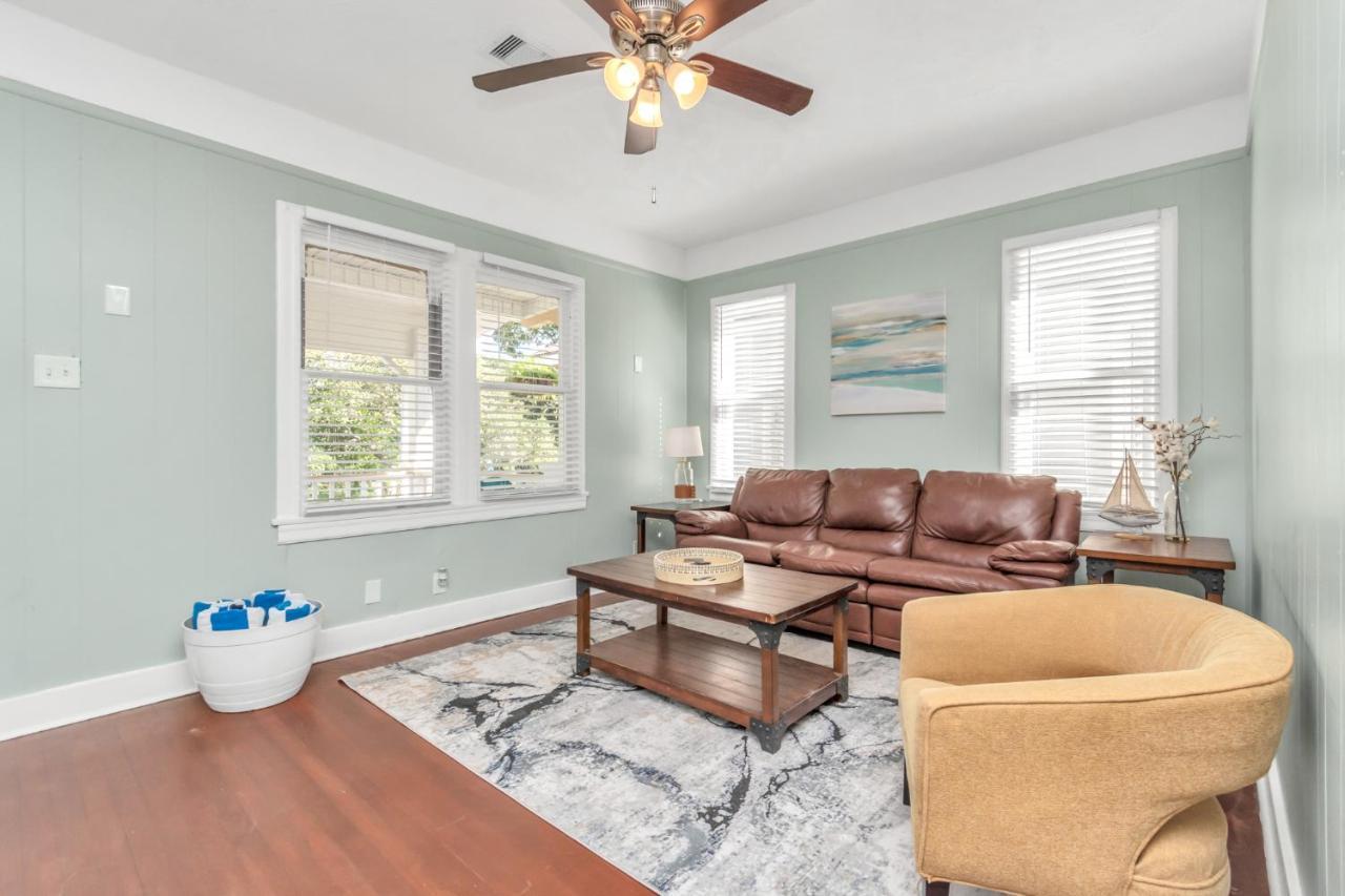 2 Kitchens,2 Living Rooms,4 Bedrooms-Close To All! Galveston Exterior photo