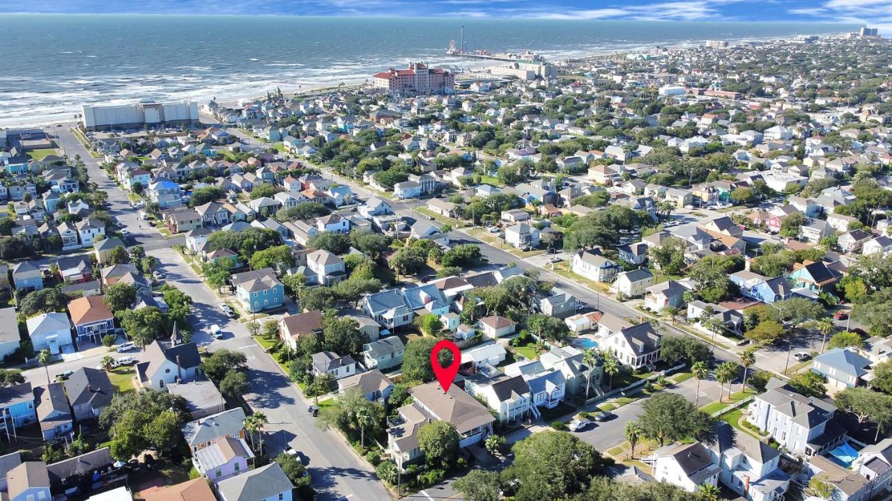 2 Kitchens,2 Living Rooms,4 Bedrooms-Close To All! Galveston Exterior photo